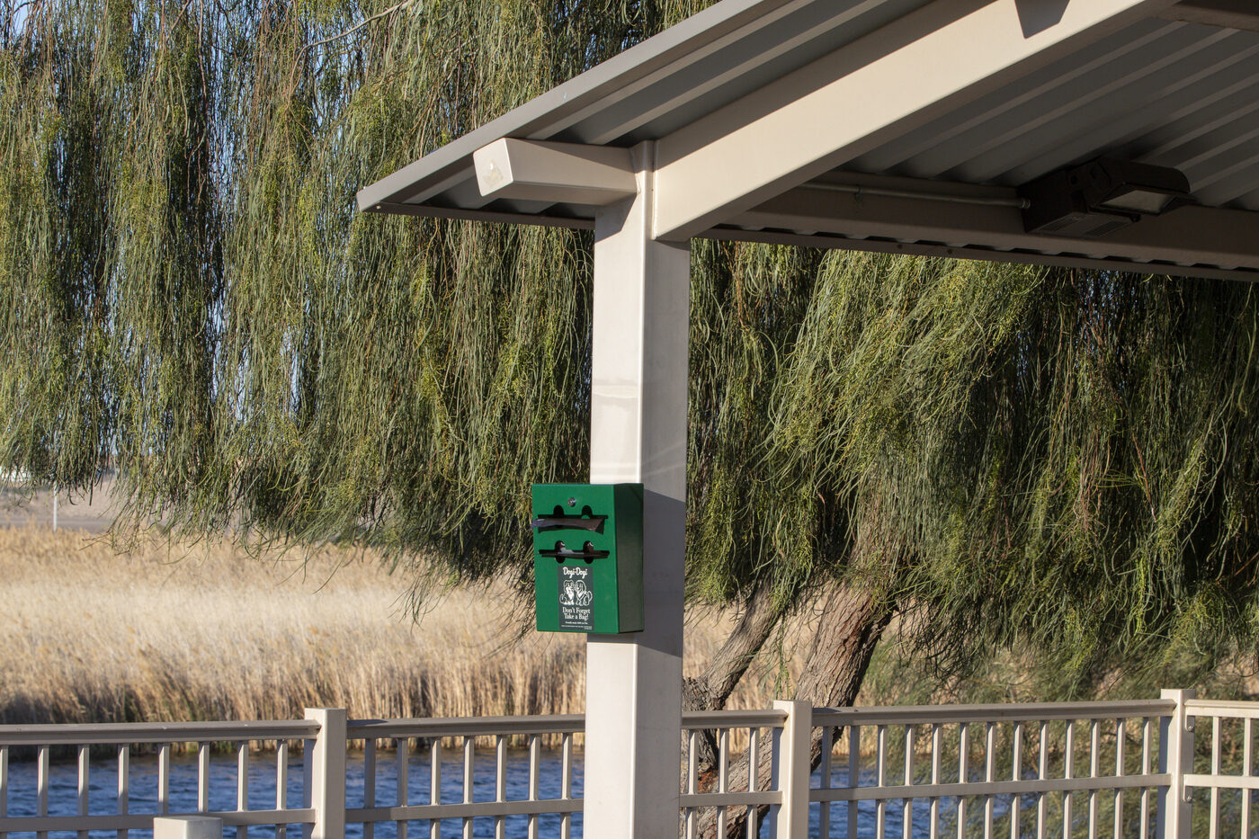 Dogi-Dogi junior roll dispenser