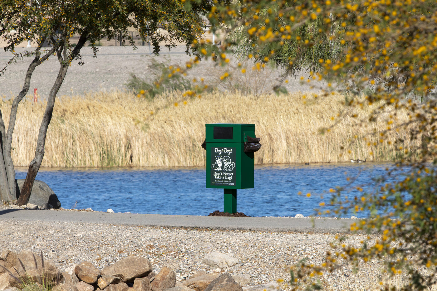 Dogi-Dogi heavy-duty paint-lock steel wicket station